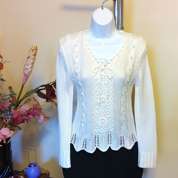 NWT Women’s White Lightweight Long Sleeve Crochet Cardigan Pullover Sweater 8 10 - Picture 2 of 6
